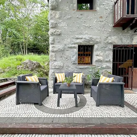 Casa De Piedras Entre Arboles, Pura Naturaleza *