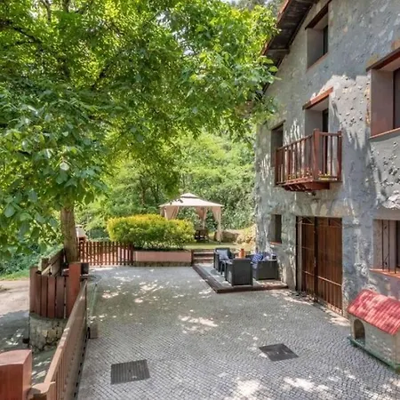 Casa De Piedras Entre Arboles, Pura Naturaleza