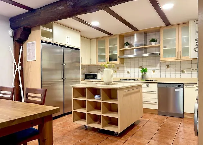 Casa De Piedras Entre Arboles, Pura Naturaleza