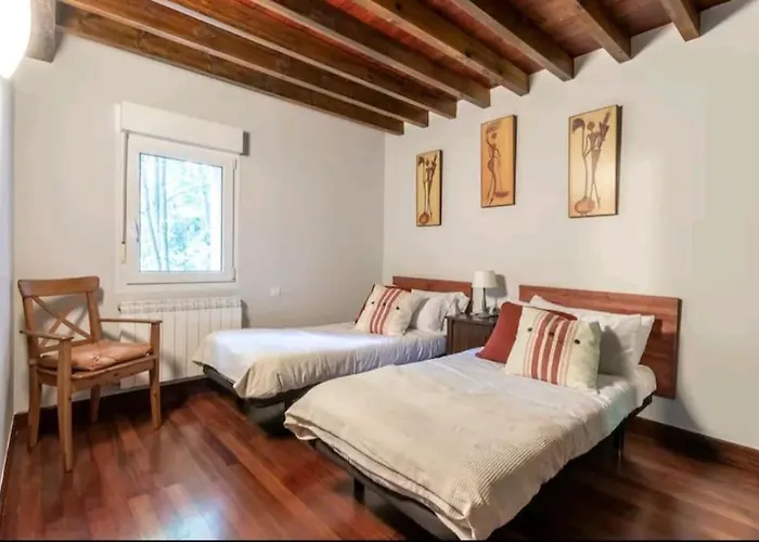 Casa De Piedras Entre Arboles, Pura Naturaleza